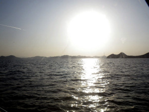 夕暮れ間近の瀬戸の海